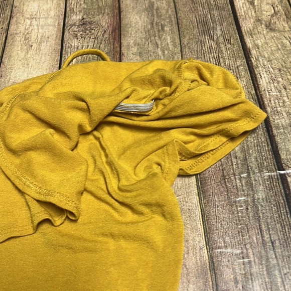 5for$10 Magazine - Yellow tank top, short sleeve with ruffle top Large Preowned - Picture 3 of 5
